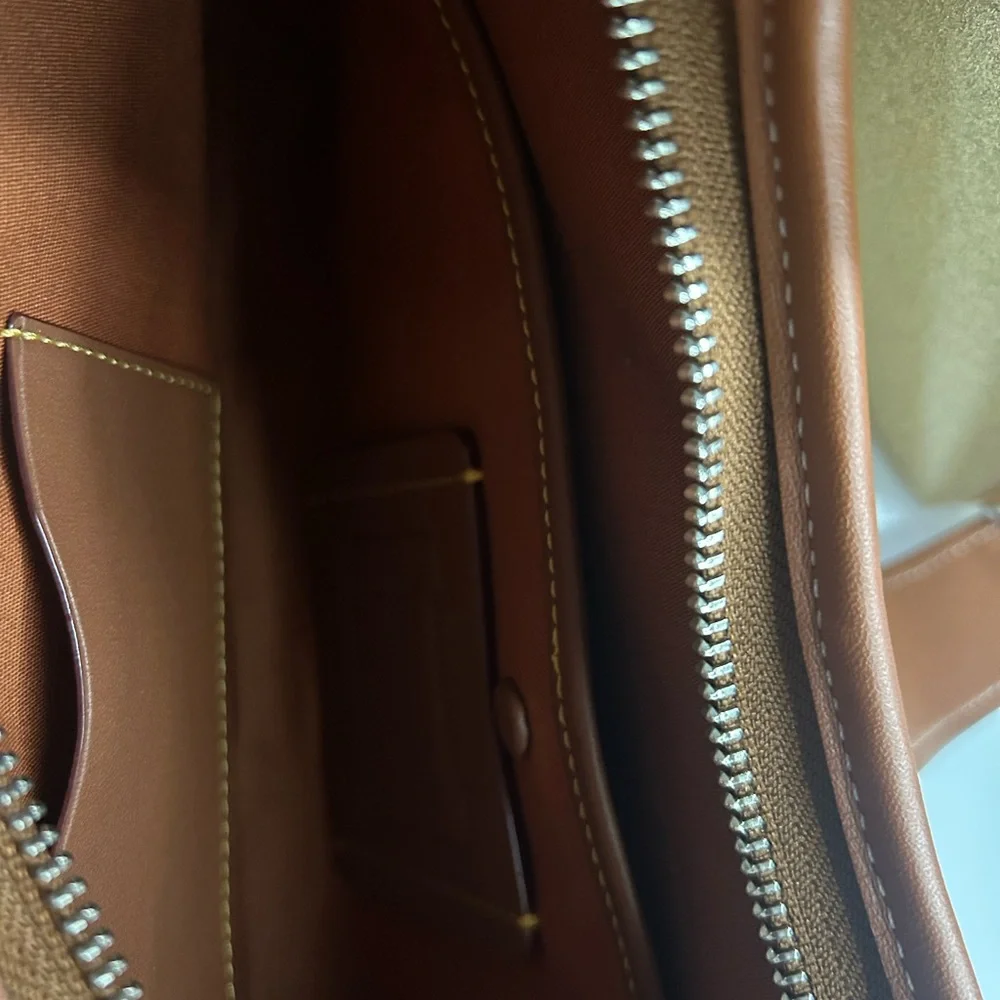 Hamptons Hobo Bag
In Crystal Signature Jacquard - Picture 6 of 12